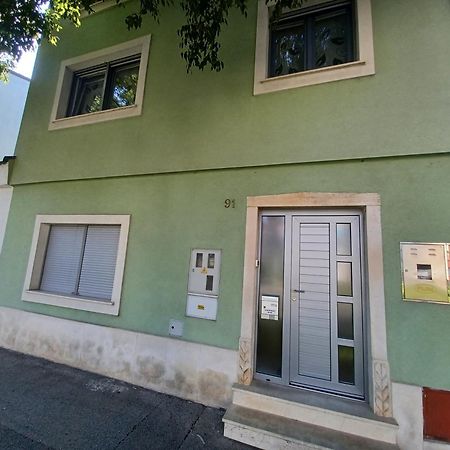 Vile Park Apartments Пула Экстерьер фото